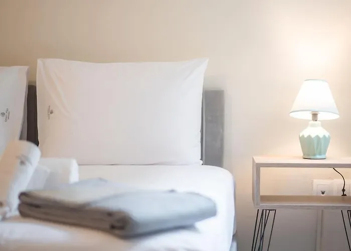 Modern Comfort Apt Near Centre