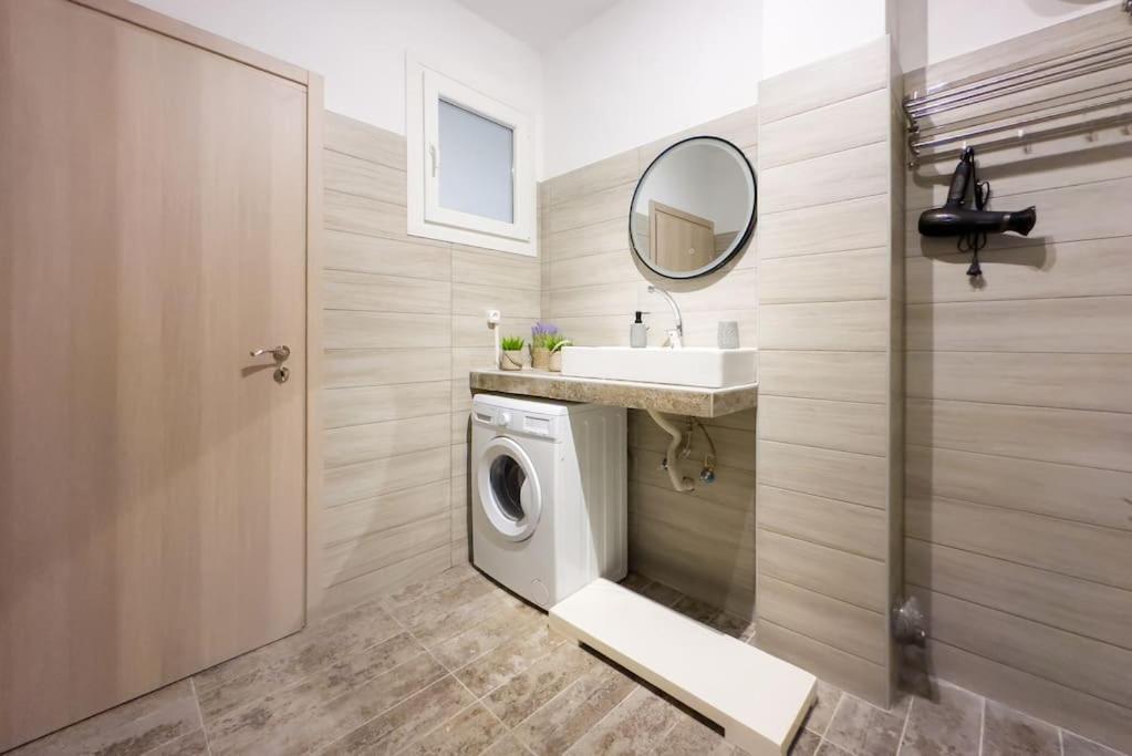 Modern Comfort Near Centre Athens